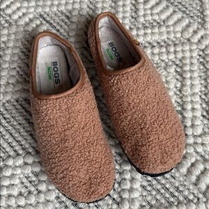 Bogs Snowday II Slipper Teddy Brown Women’s Size 7 | Fleece Slip-On Shoes Mules